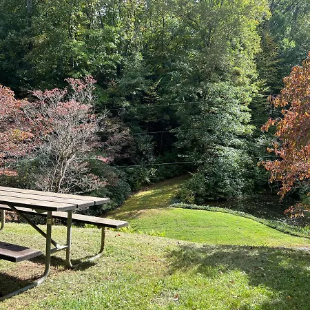 Outland Chalet & Suites Great Smoky Mountains Whittier Exterior photo