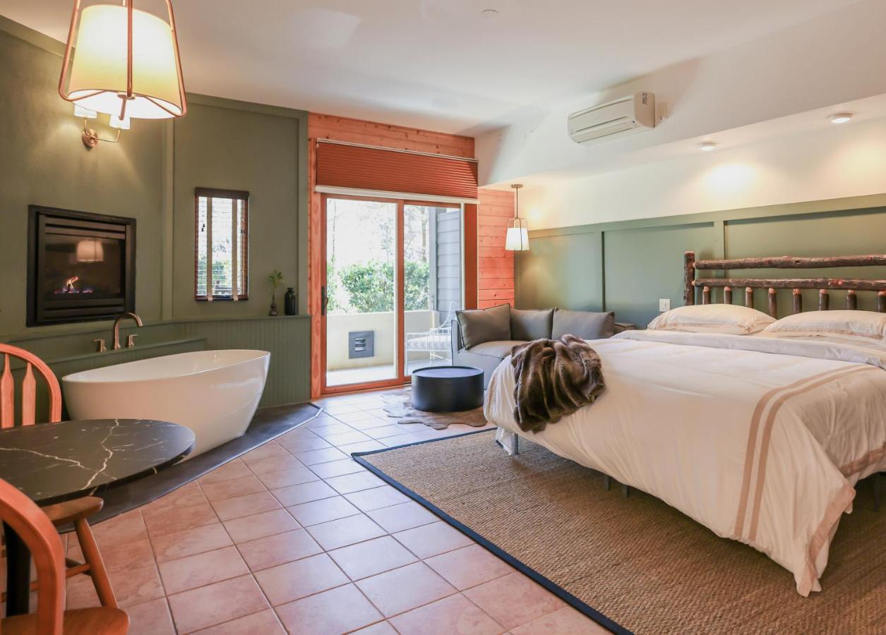 Outland & Great Smoky Mountains 3*