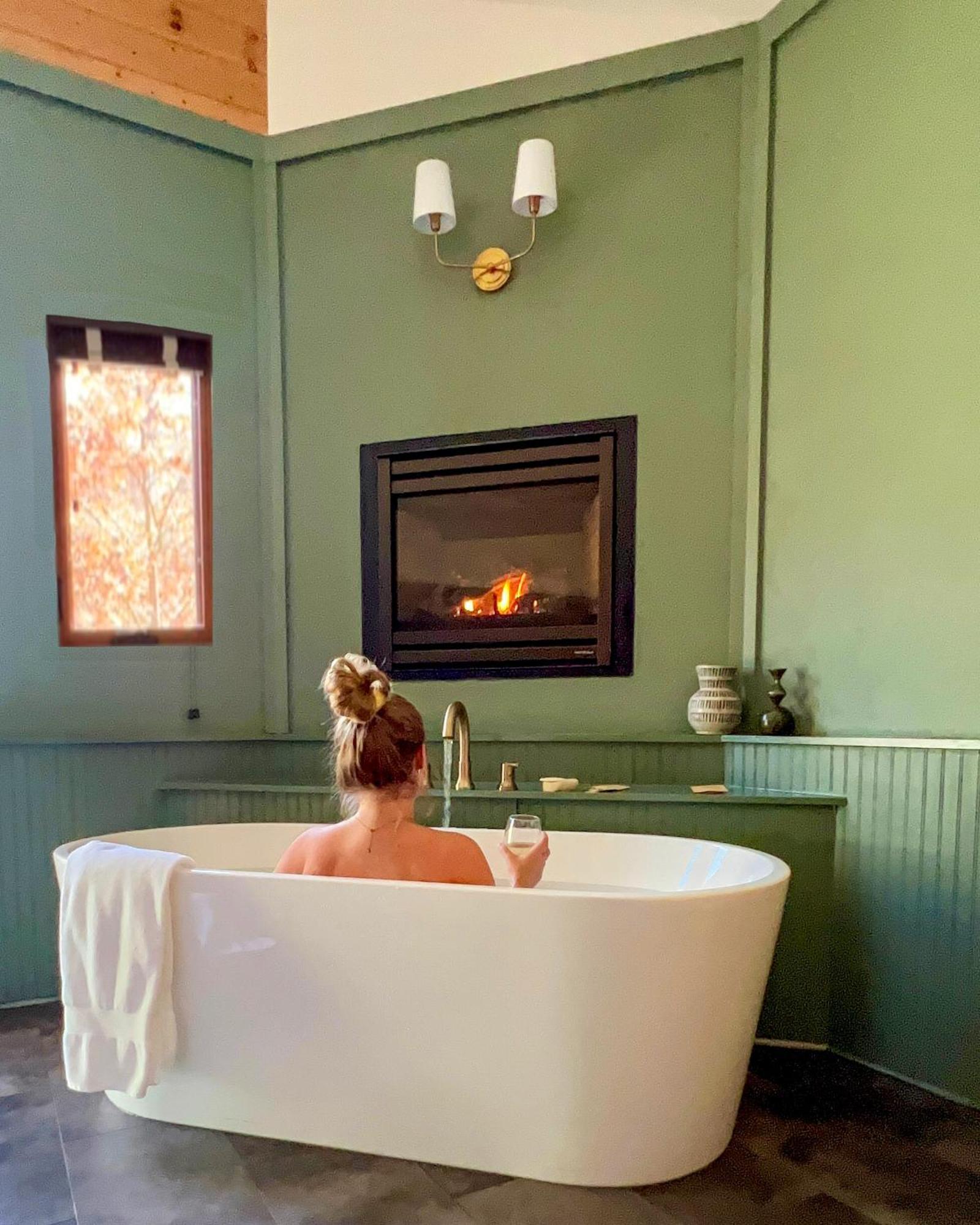 Hotel Outland & Great Smoky Mountains